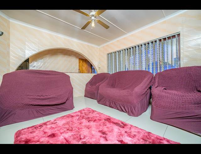 5 BEDROOM HOUSE FOR SALE IN RESERVOIR HILLS